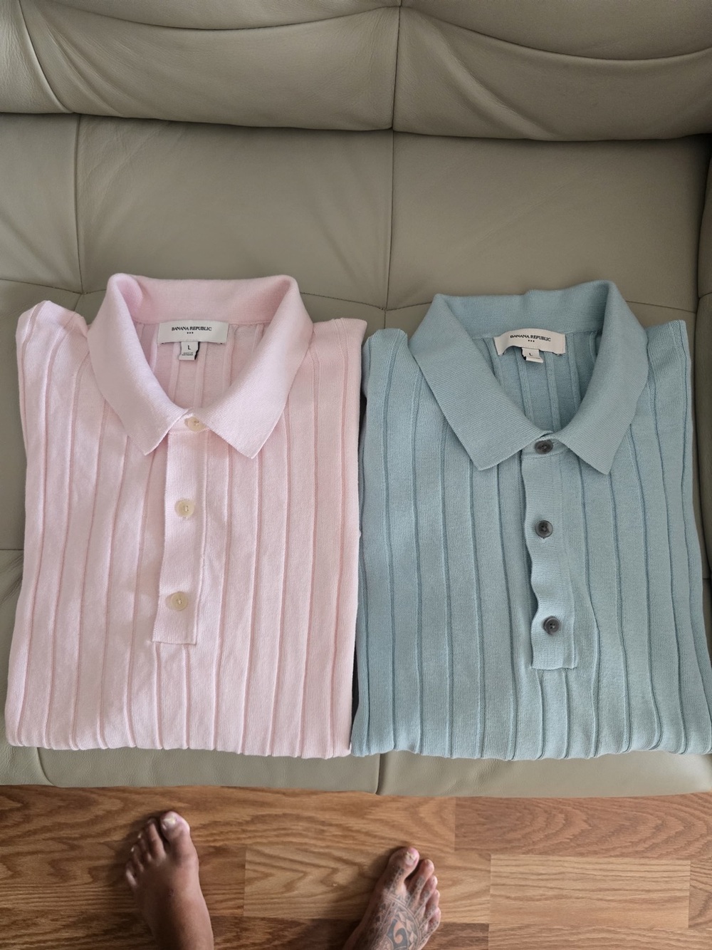 Men’s Banana Republic Short Sleeve Shirts.  2 Total. Size Large